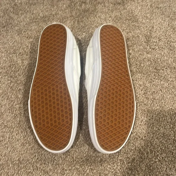 Vans Men’s  size 13 Never worn but few spots and cracks in color due to storage - Picture 7 of 8